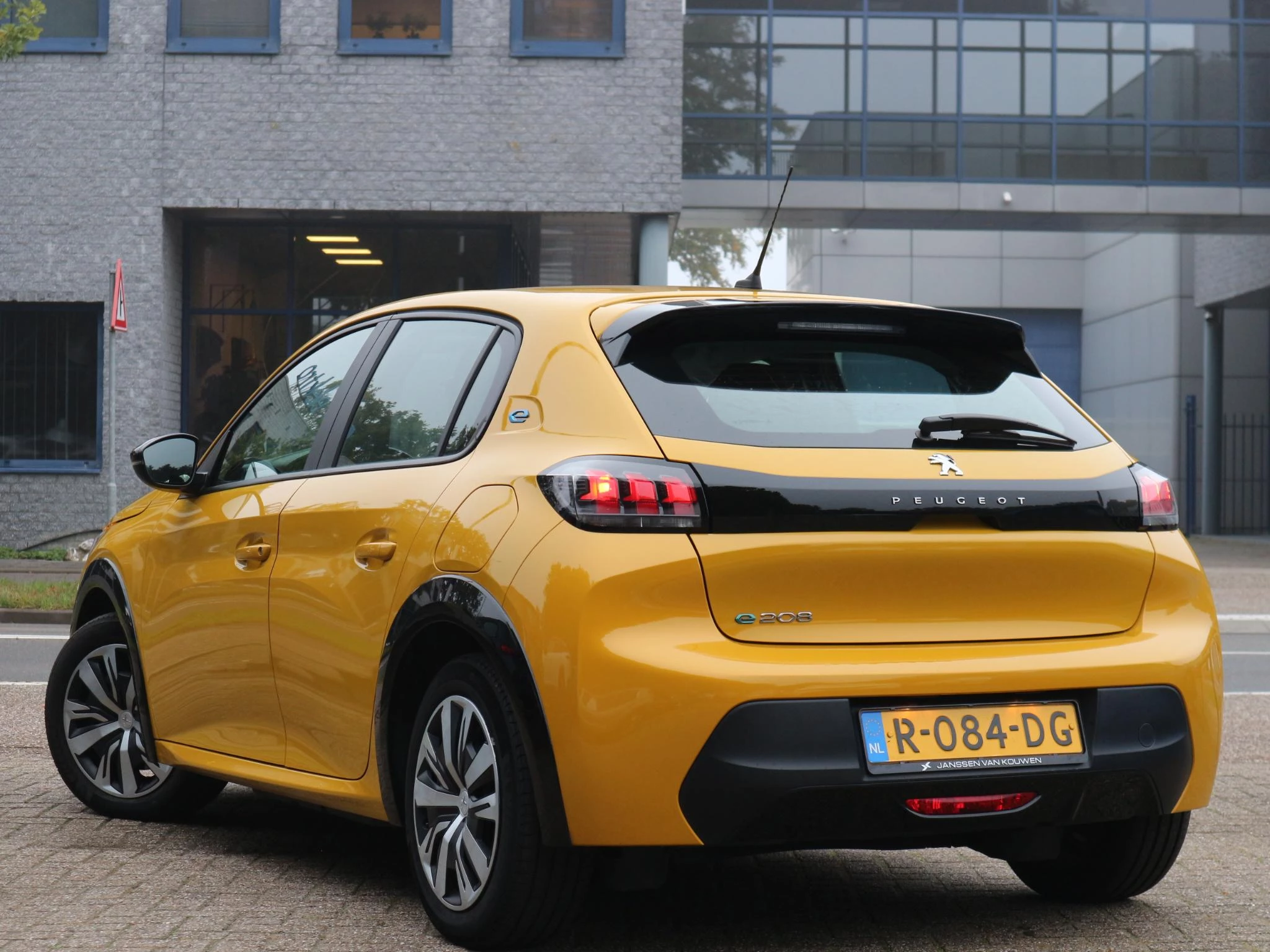 Hoofdafbeelding Peugeot e-208
