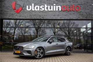 Hoofdafbeelding Volvo S60 Volvo S60 2.0 T8 AWD Twin Engine R-Design , Panoramadak, Harman/Kardon, Head-up display, Trekhaak,