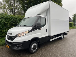 Hoofdafbeelding Iveco Daily Iveco Daily 35C18 meubelbak met laadklep , zijdeur en luchtvering , trekhaak .