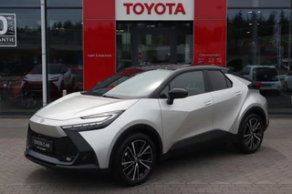 Hoofdafbeelding Toyota C-HR Toyota C-HR 2.0 PLUG-IN HYBRID 220 EXECUTIVE NIEUW&DIRECT LEVERBAAR! STOEL/STUURVERW. PANODAK JBL-AUDIO 360° CAMERA EL-STOEL+MEMORY