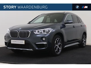 BMW X1 xDrive20i High Executive xLine Automaat / Panoramadak / Trekhaak / Sportstoelen / Achteruitrijcamera / Head-Up / Active Cruise Control