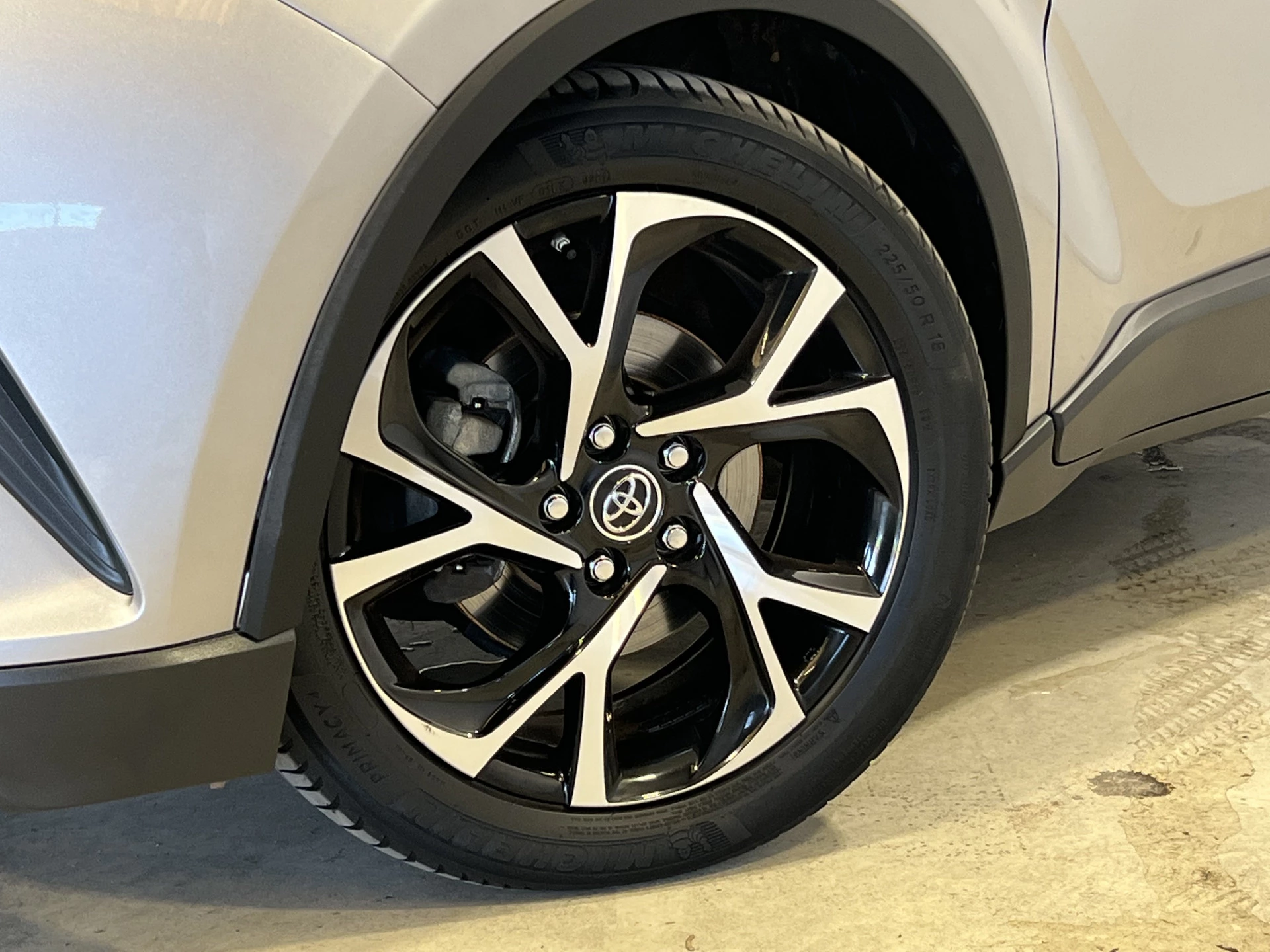 Hoofdafbeelding Toyota C-HR