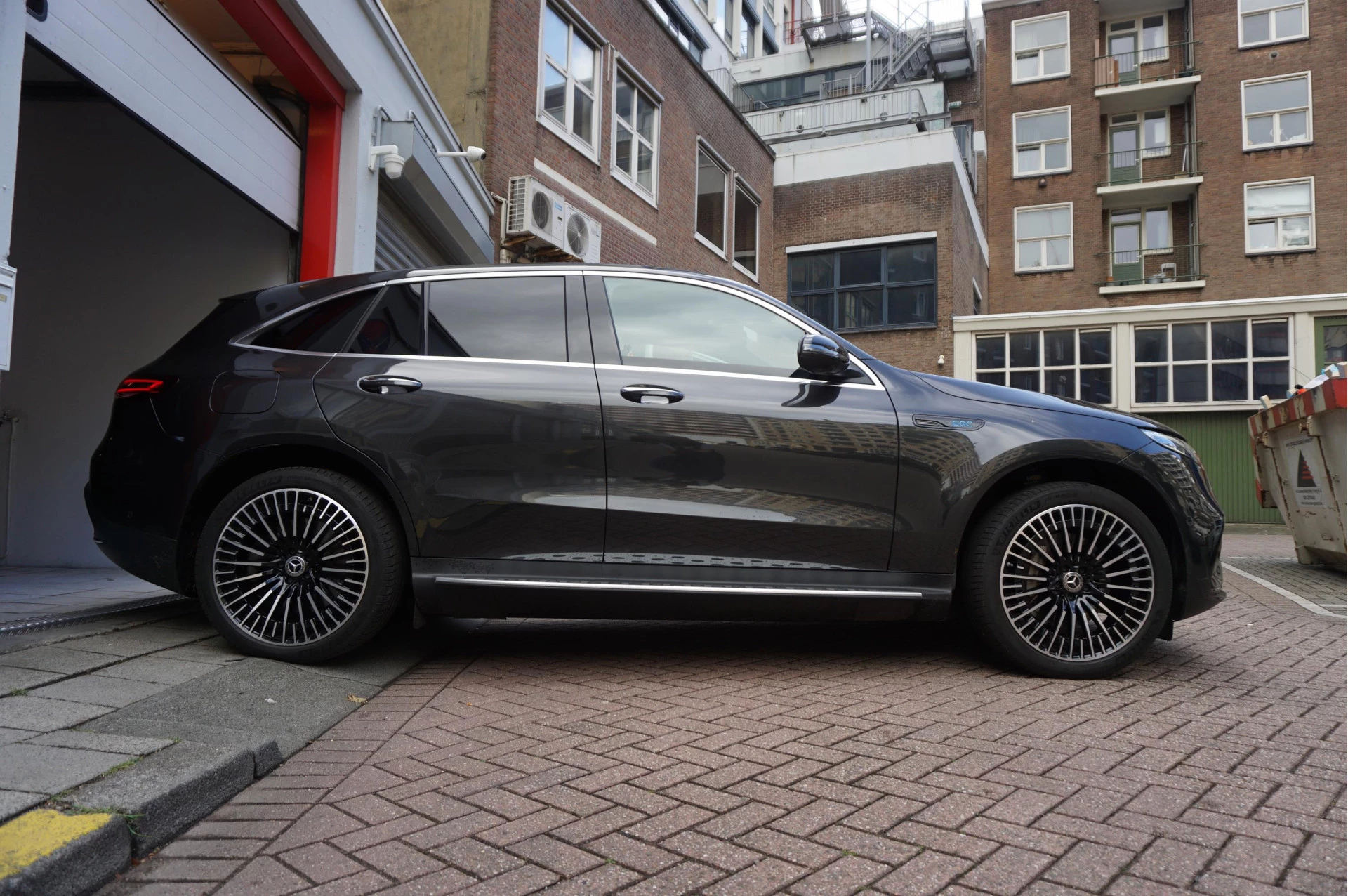 Hoofdafbeelding Mercedes-Benz EQC