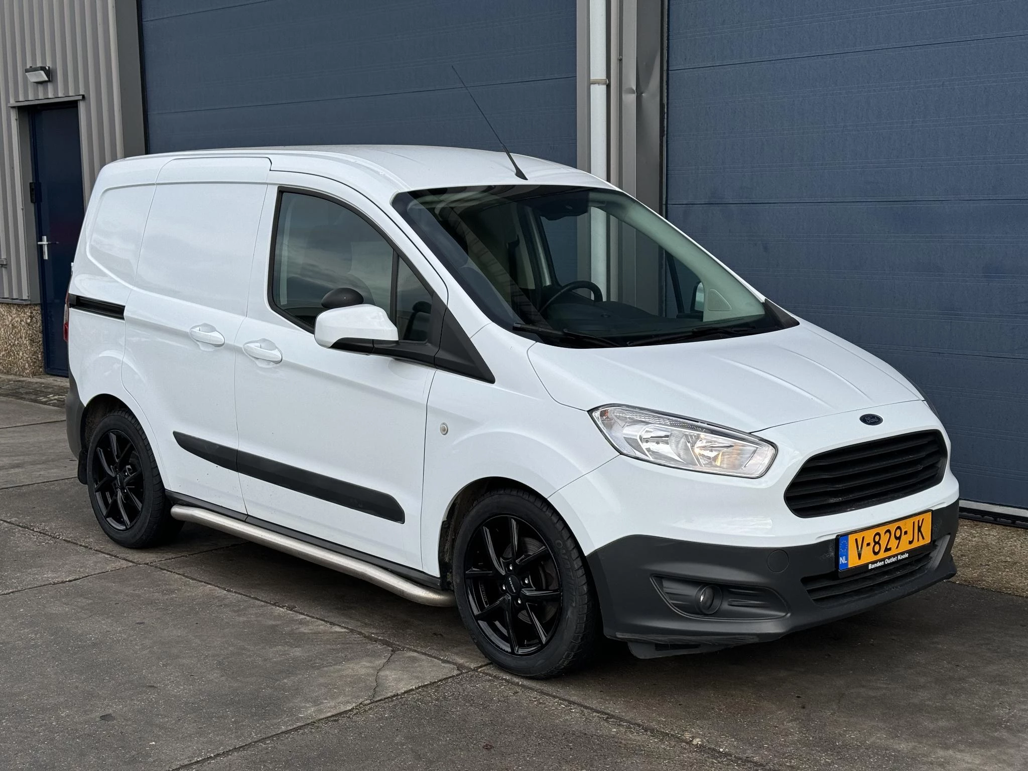 Hoofdafbeelding Ford Transit Courier