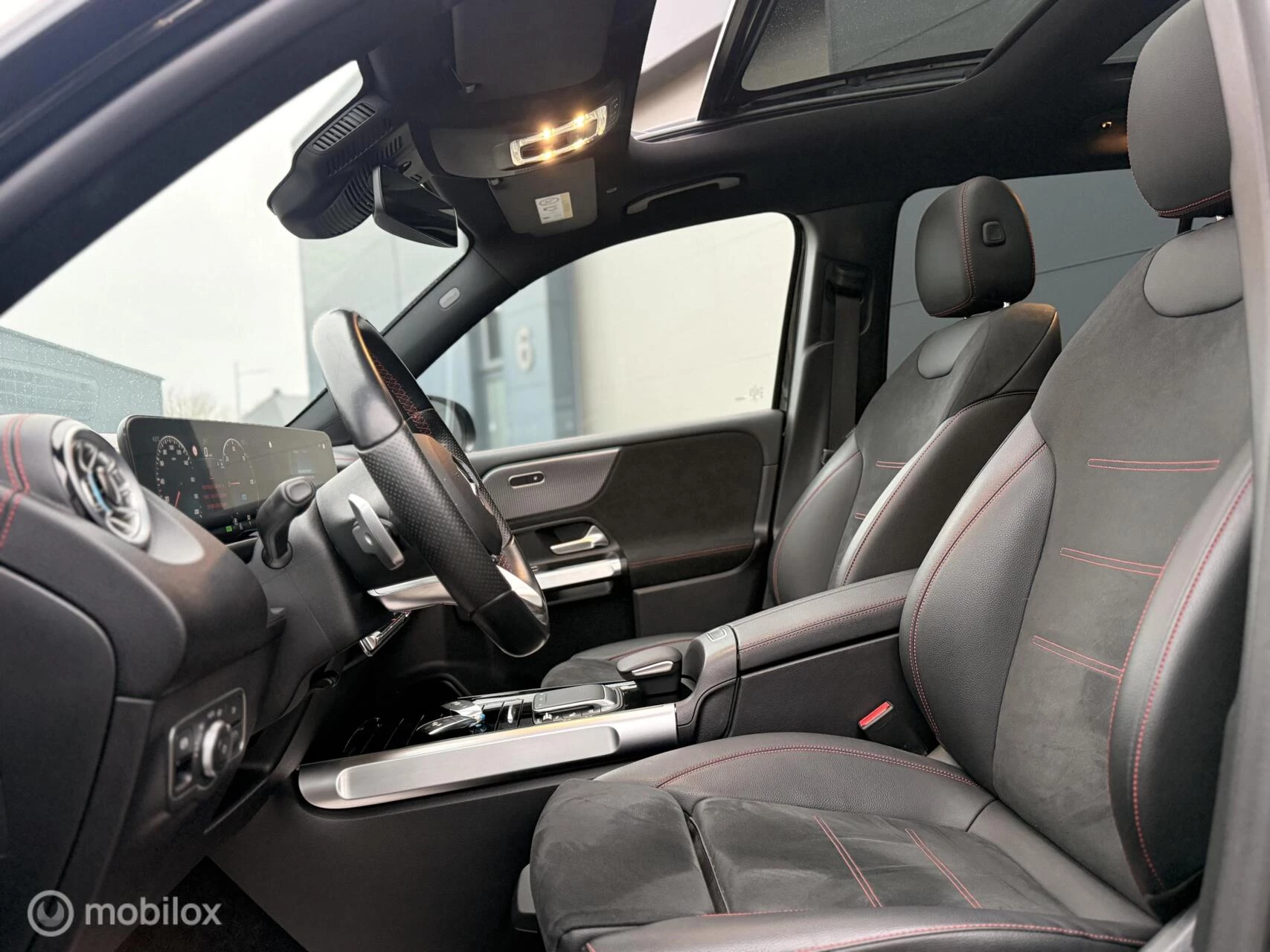 Hoofdafbeelding Mercedes-Benz EQB