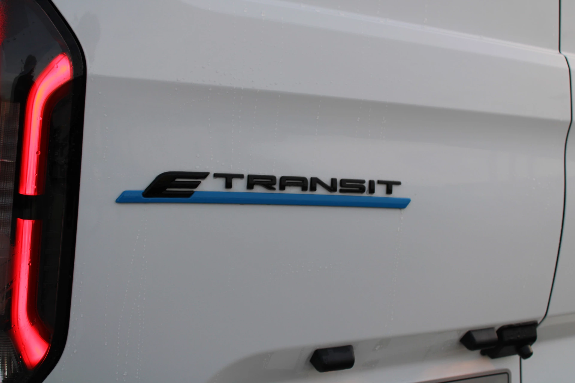 Hoofdafbeelding Ford E-Transit Custom