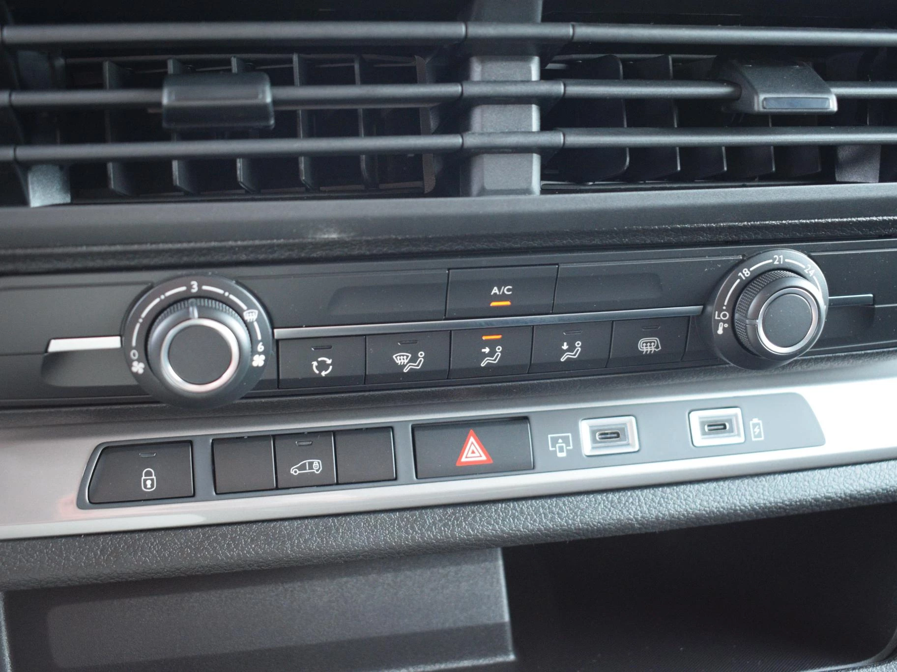 Hoofdafbeelding Peugeot e-Expert
