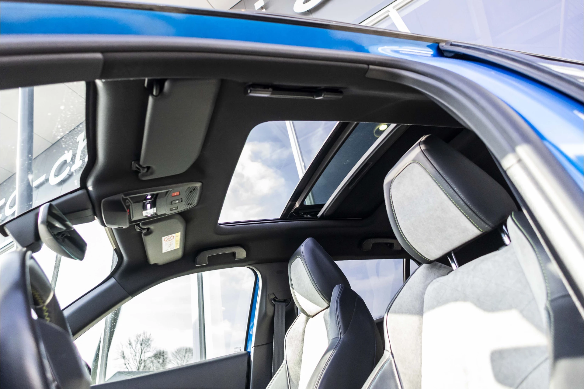 Hoofdafbeelding Peugeot e-2008