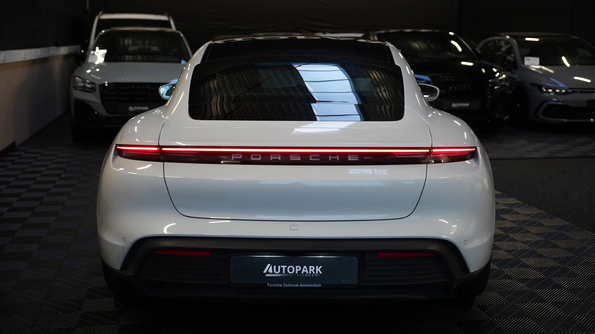 Hoofdafbeelding Porsche Taycan