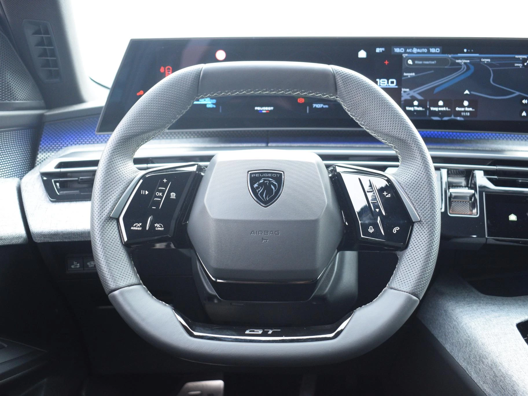 Hoofdafbeelding Peugeot e-5008