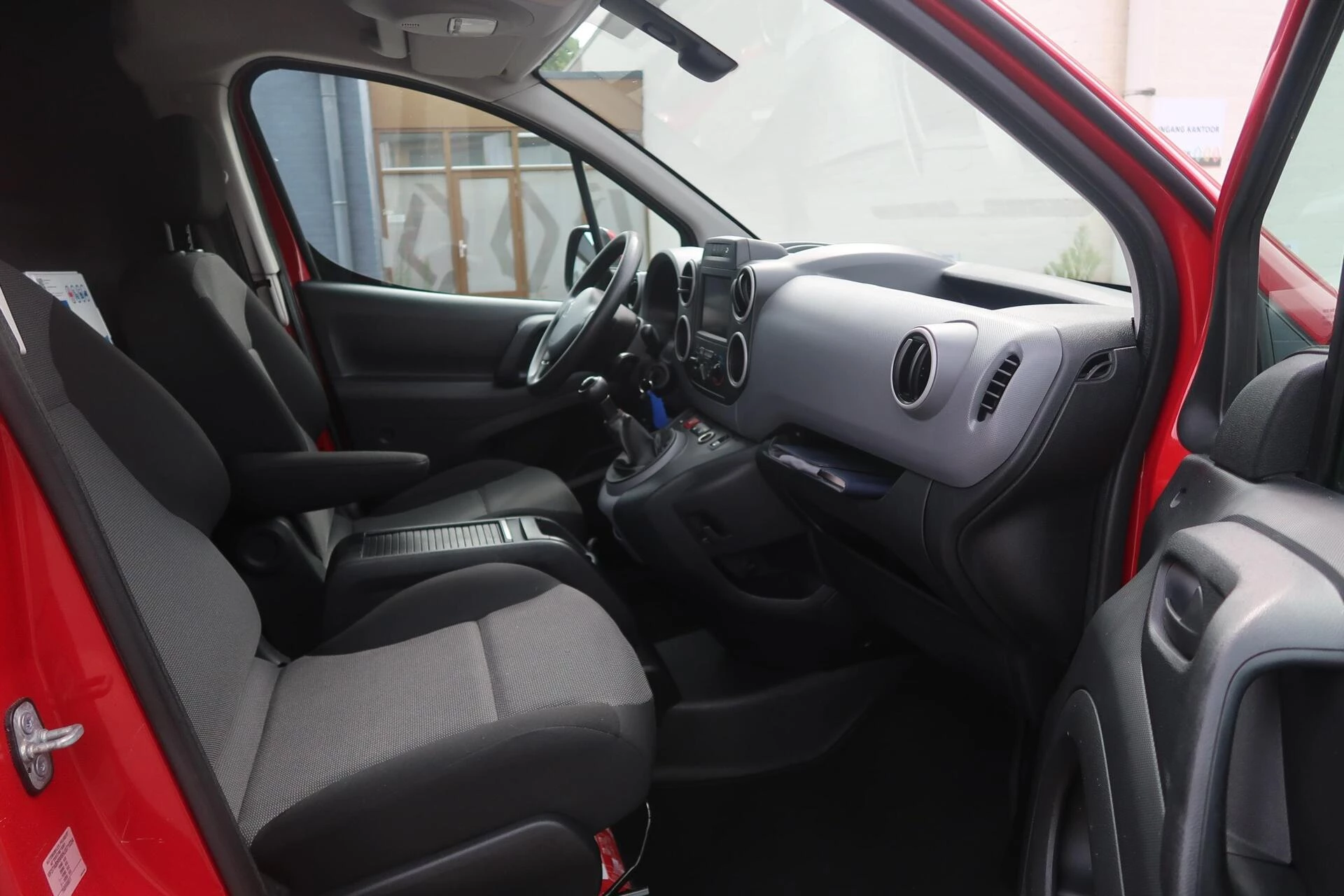 Hoofdafbeelding Peugeot Partner