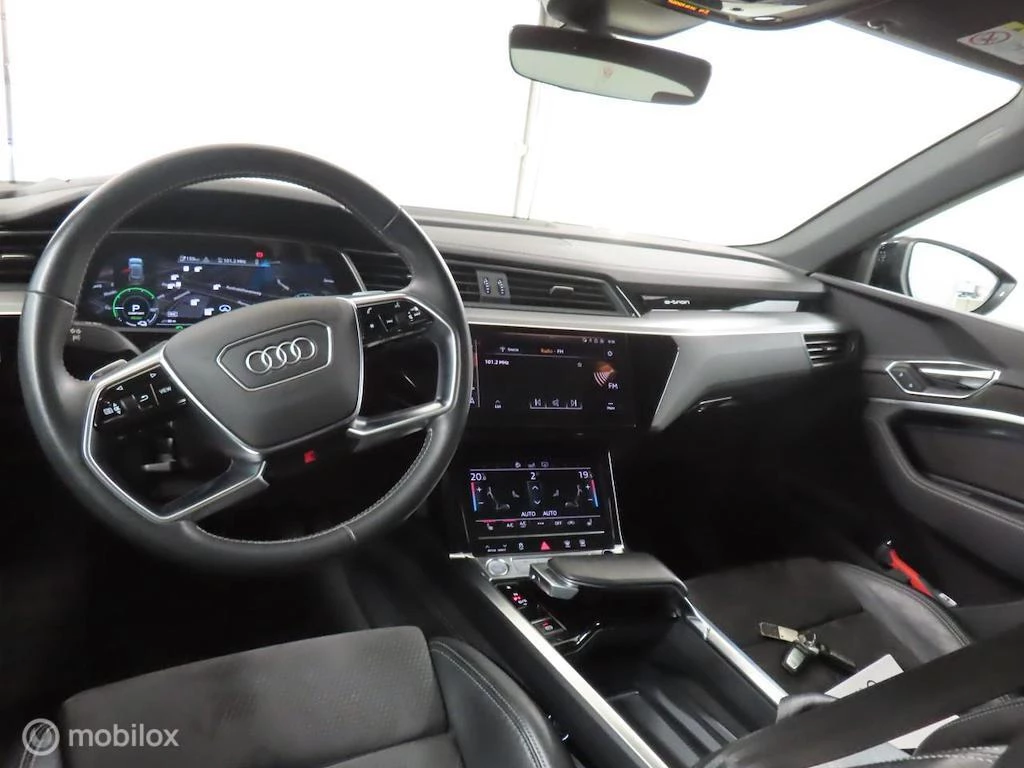 Hoofdafbeelding Audi e-tron