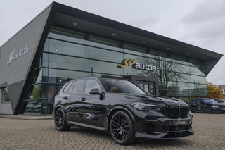 BMW X5 xDrive45e 394pk M-sport AC Schnitzer Panoramadak X5M Seats 4-wielsturing Carbon Laser 22" LMV NLauto