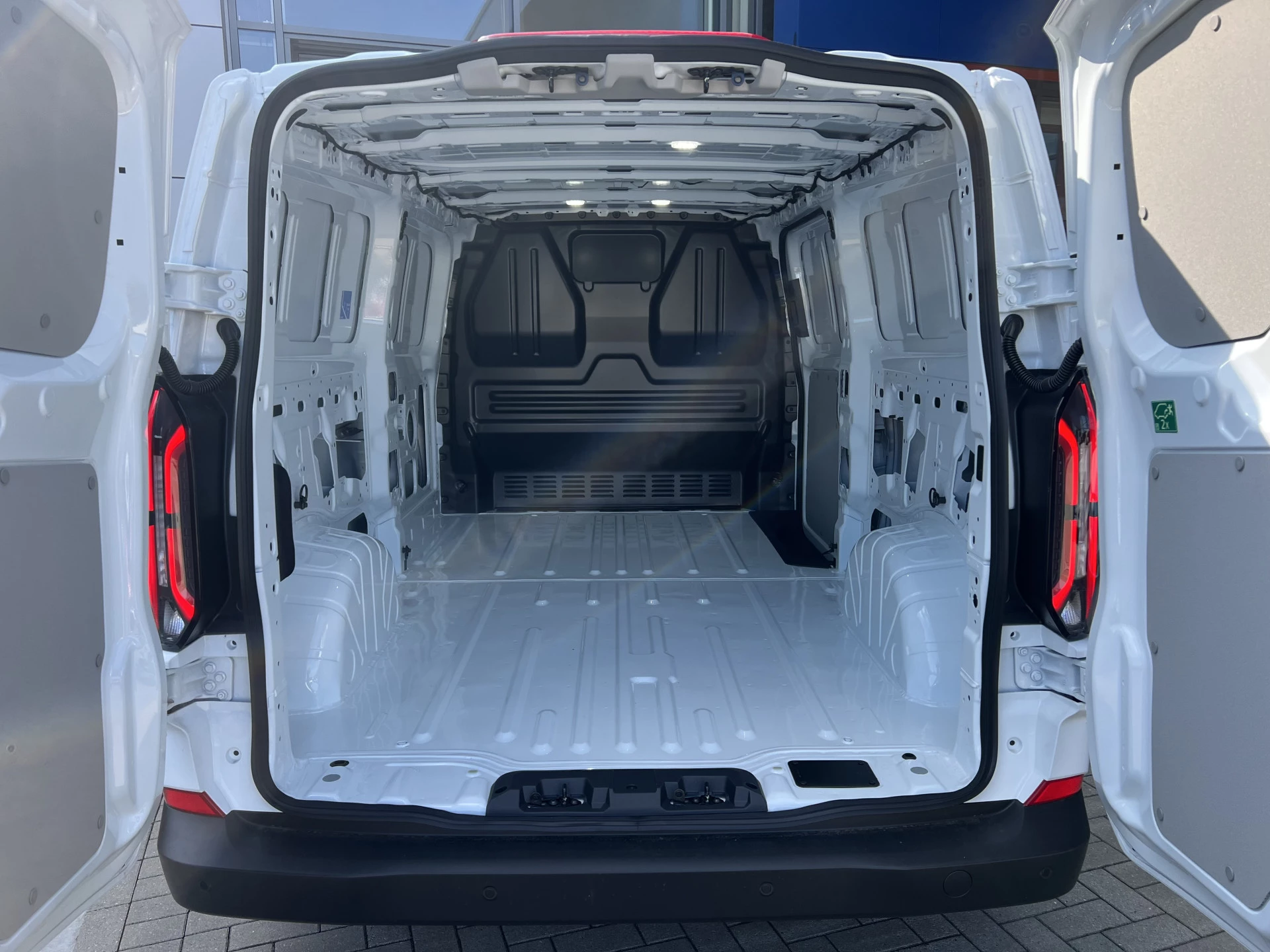 Hoofdafbeelding Ford E-Transit Custom