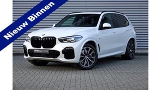 Hoofdafbeelding BMW X5 BMW X5 xDrive45e High Executive M-Sport | Pano | ACC | Luchtvering | Soft Close | HUD | H&K |