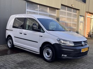 Volkswagen Caddy 2.0 TDI L1H1 Airco Cruise control Kastinrichting Trekhaak 1400kg trekgewicht Schuifdeur Telefoon verbinding Navigatiesysteem Apple carplay kast Inrichting 1e eigenaar Euro 6