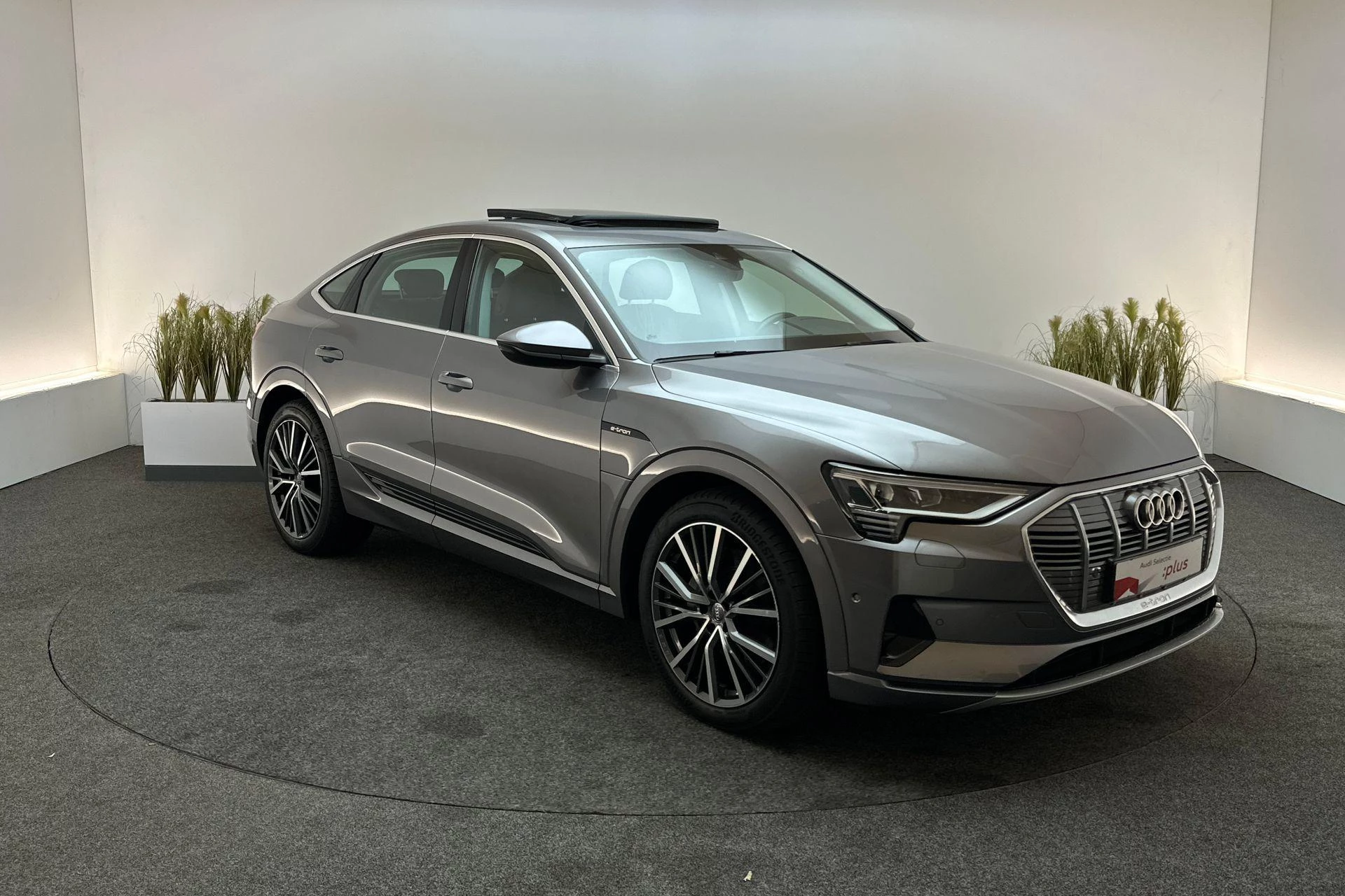 Hoofdafbeelding Audi e-tron