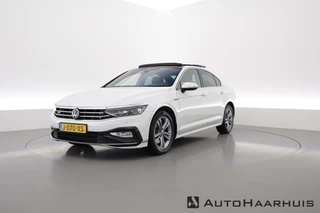 Hoofdafbeelding Volkswagen Passat Volkswagen Passat 1.5 TSI R-Line DSG | Pano | Camera | Navi | Travel Assist | Trekhaak