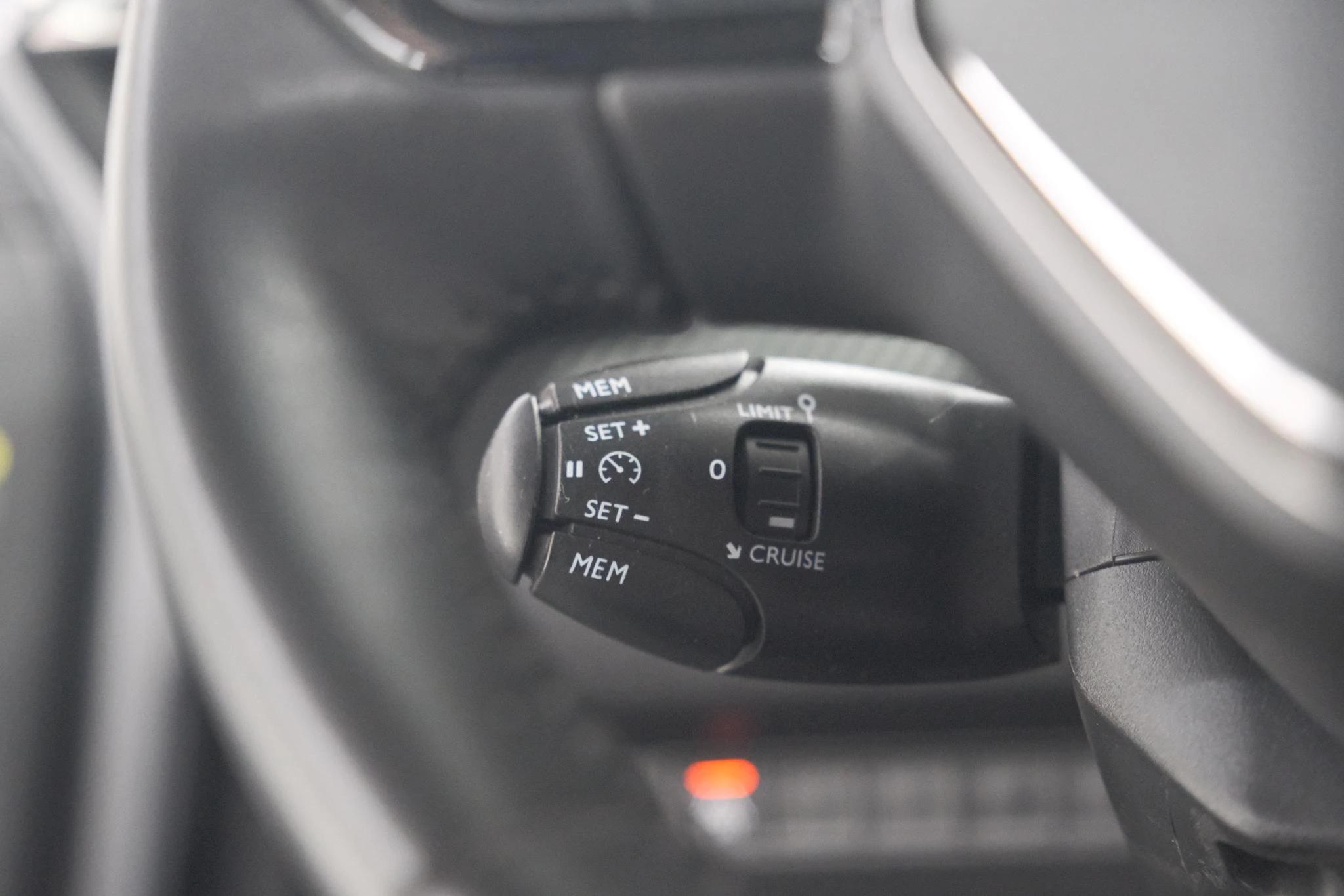 Hoofdafbeelding Peugeot e-2008