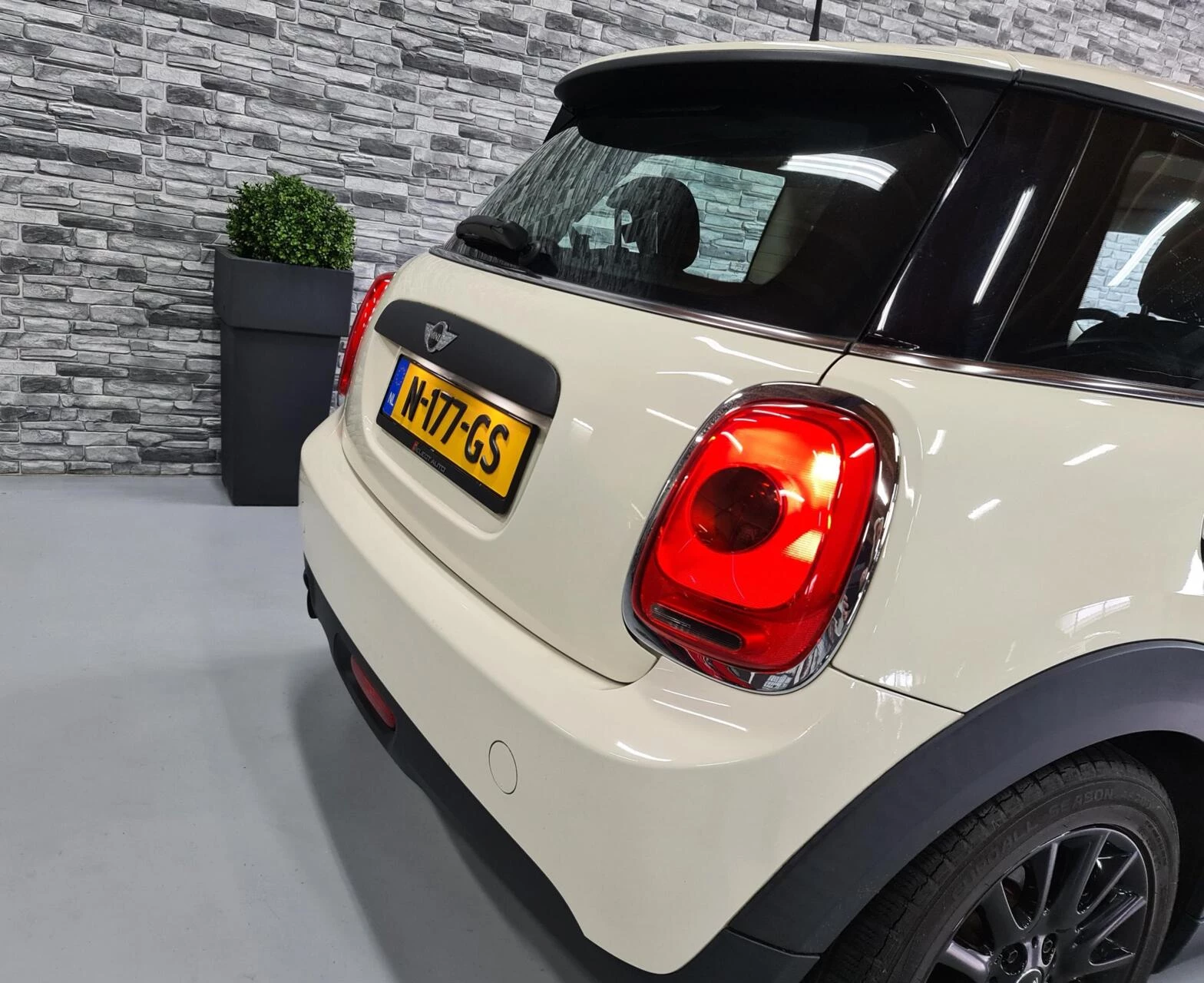 Hoofdafbeelding MINI One