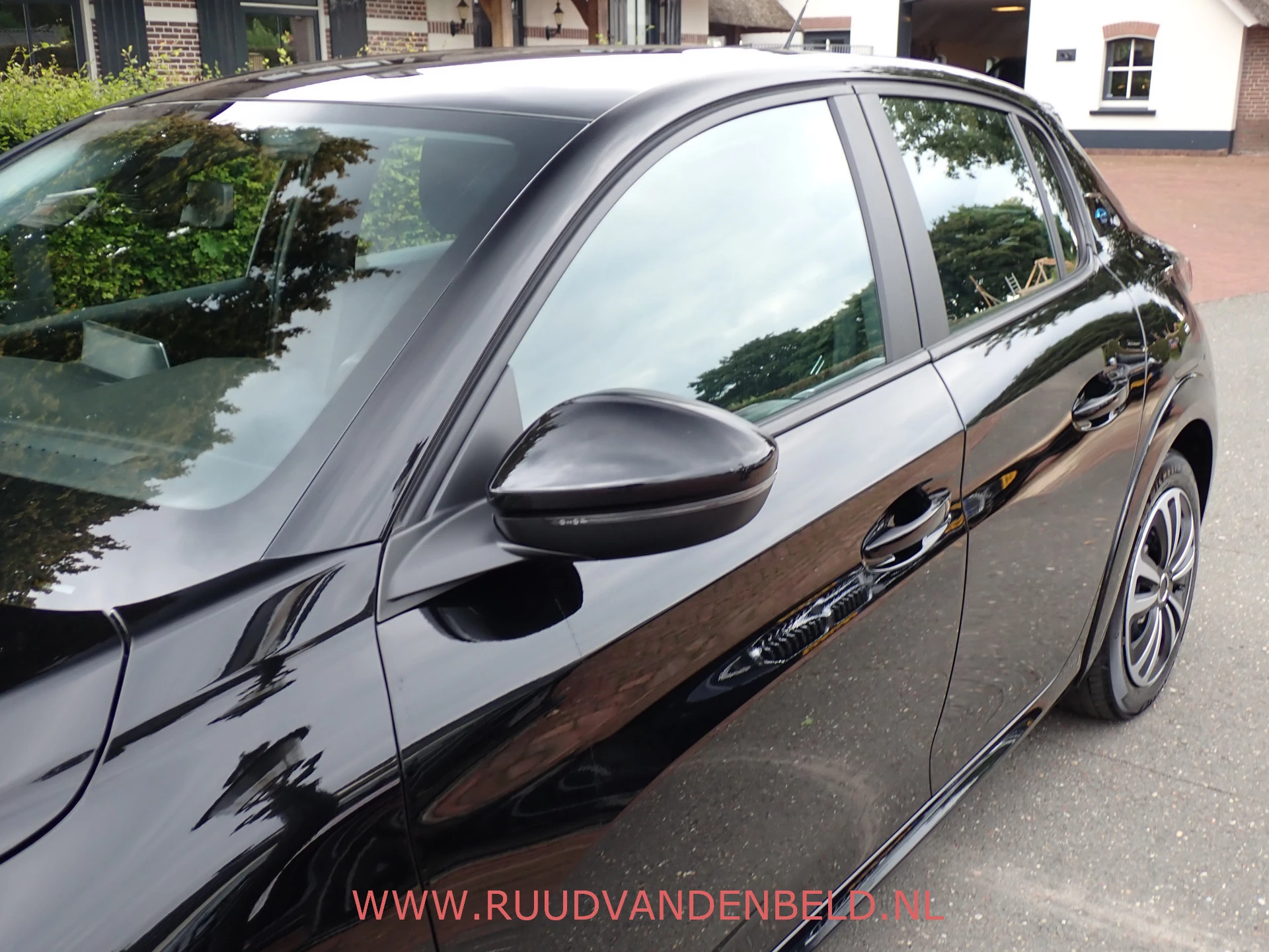 Hoofdafbeelding Peugeot e-208
