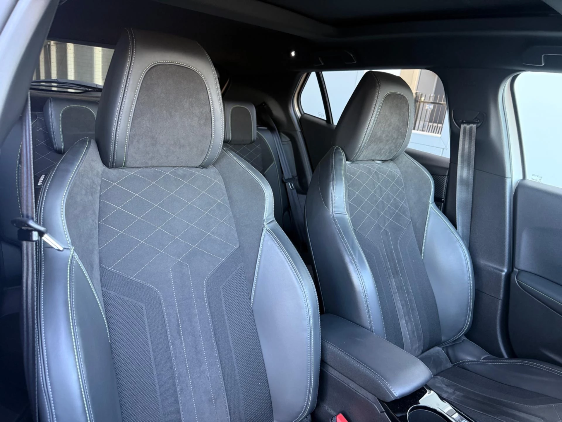 Hoofdafbeelding Peugeot e-2008