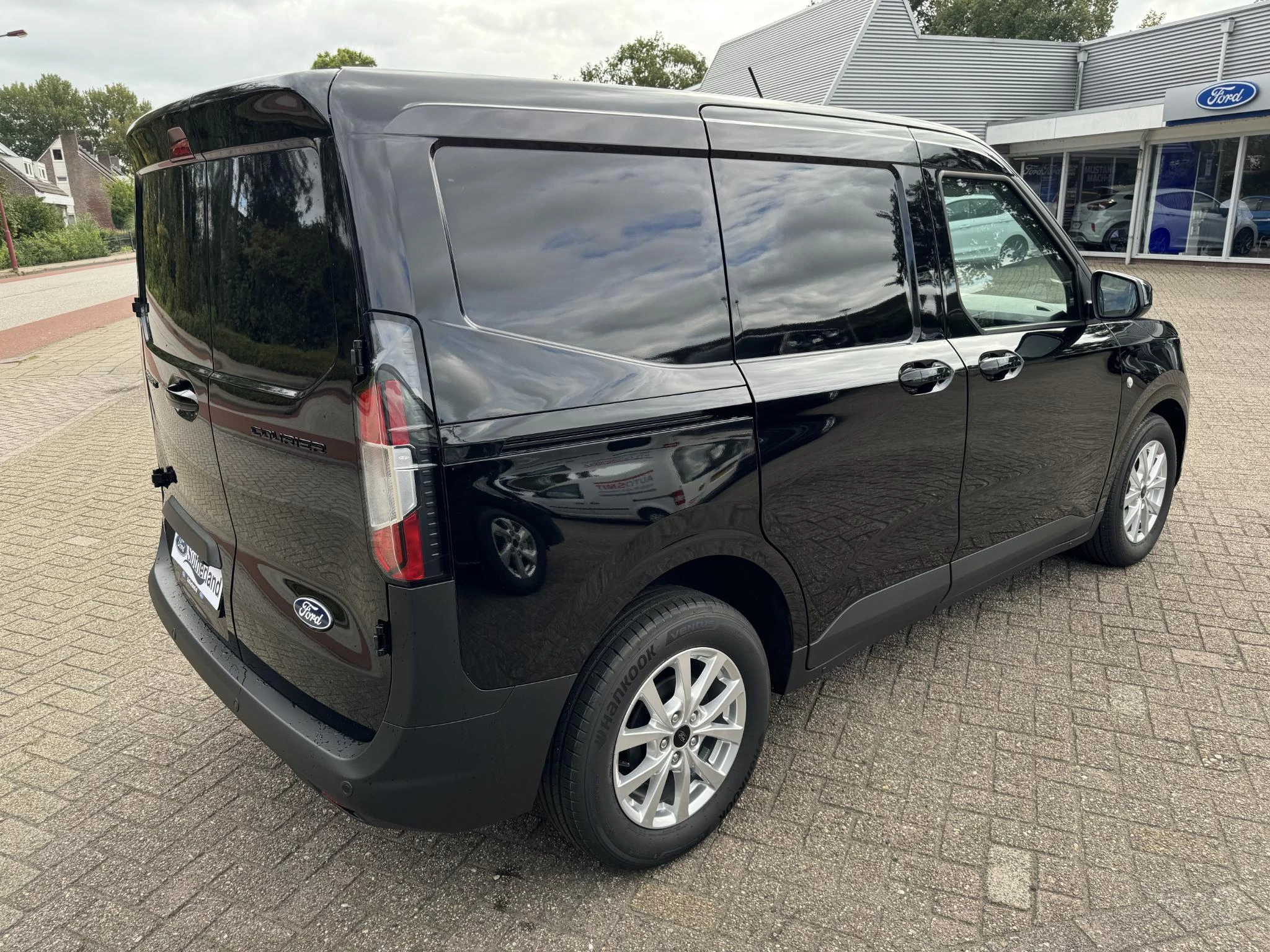 Hoofdafbeelding Ford Transit Courier