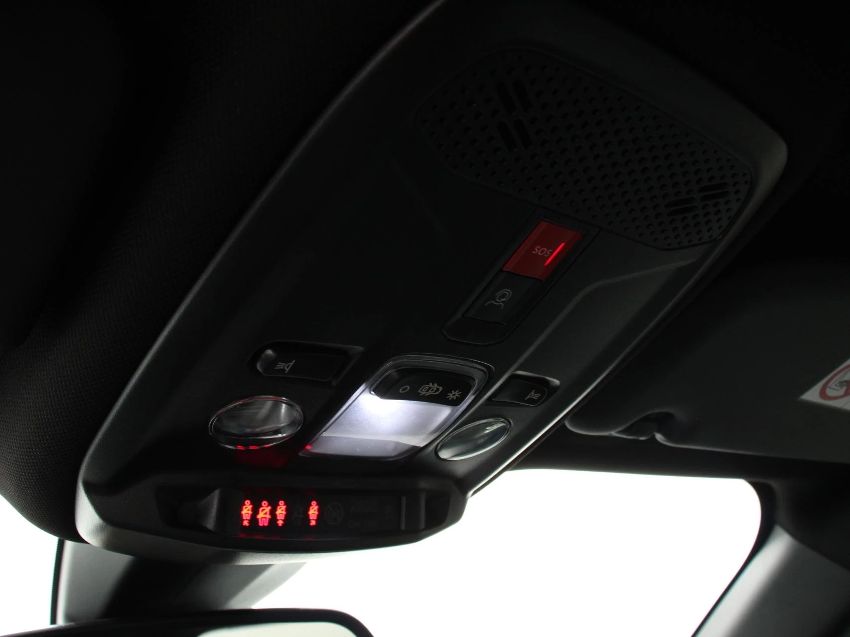 Hoofdafbeelding Peugeot e-2008