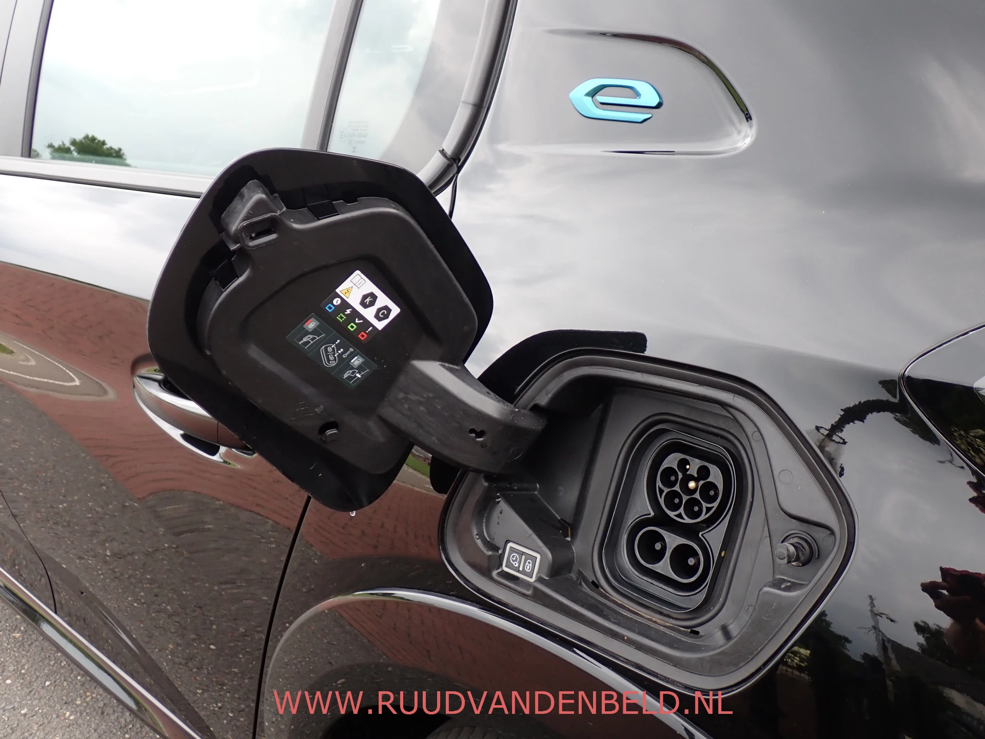 Hoofdafbeelding Peugeot e-208
