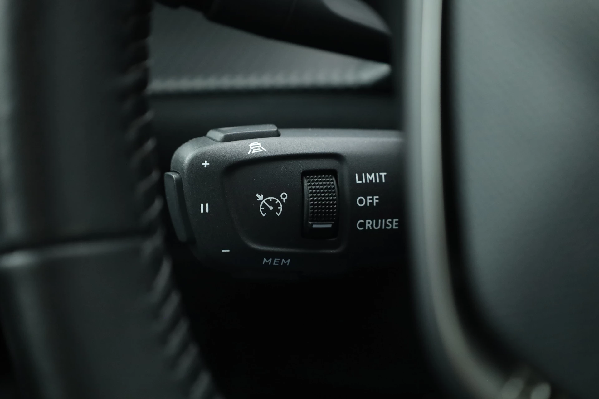 Hoofdafbeelding Peugeot e-2008