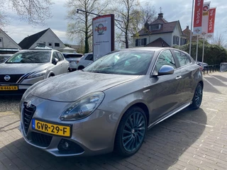 Alfa Romeo Giulietta 1.4 T DISTINCTIVE 170PK / BOSE HIFI / NAVI / LED / HALF LEDER / 18'' LM-VELGEN