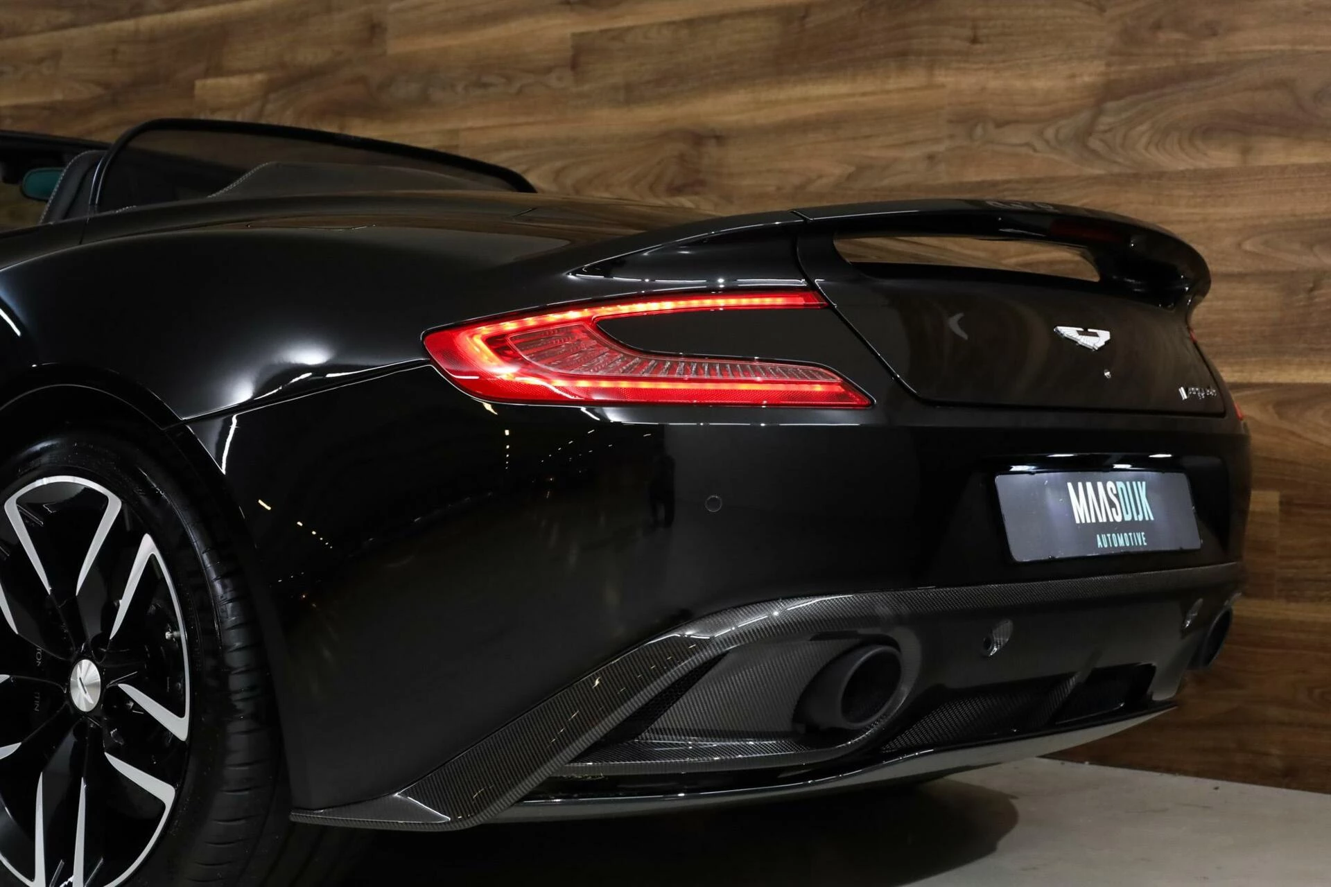 Hoofdafbeelding Aston Martin V12 Vanquish