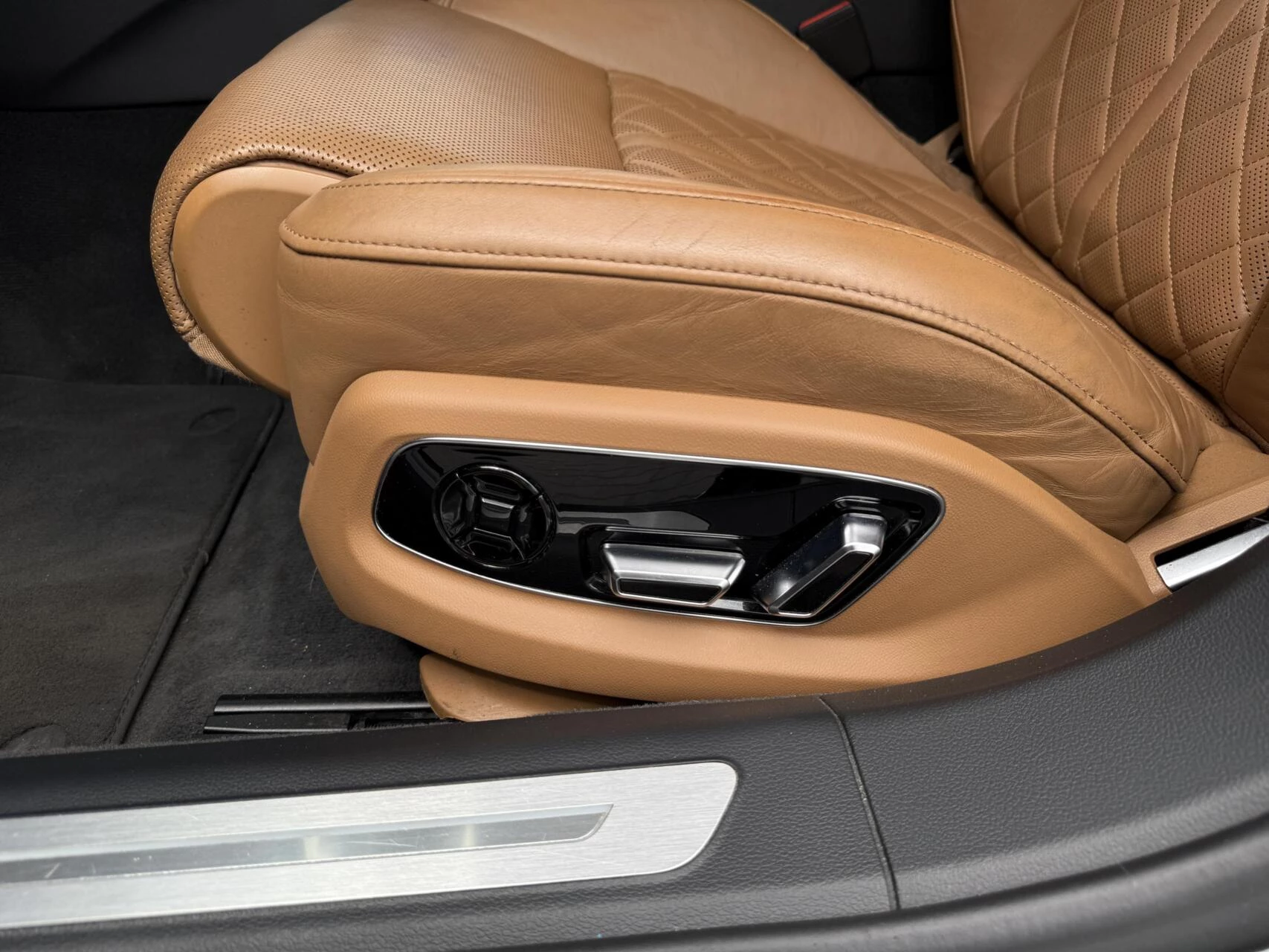 Hoofdafbeelding Audi A8