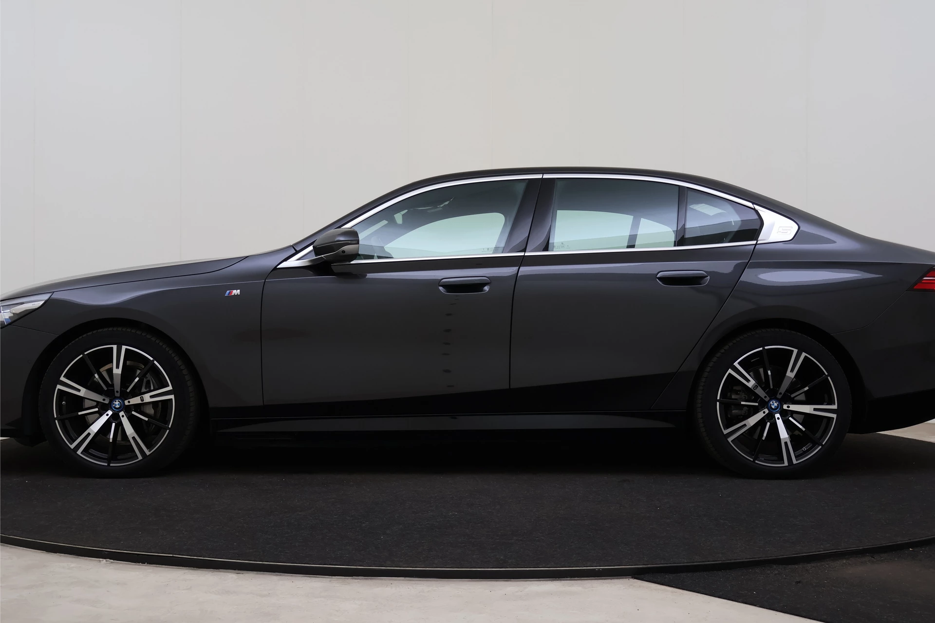Hoofdafbeelding BMW i5