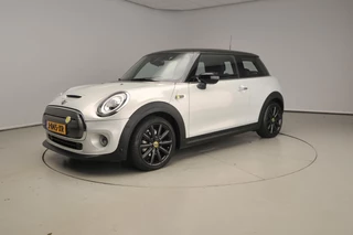 Mini Mini Electric Charged 33 kWh | LED | Leder | HUD | Stoelverwarming | Sportstoelen | Keyles go | DAB | Harman-kardon sound | Alu 17 inch