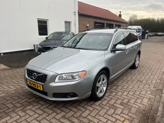 Volvo V70 2.0 T Summum Leder Stoelverwarming Trekhaak PDC