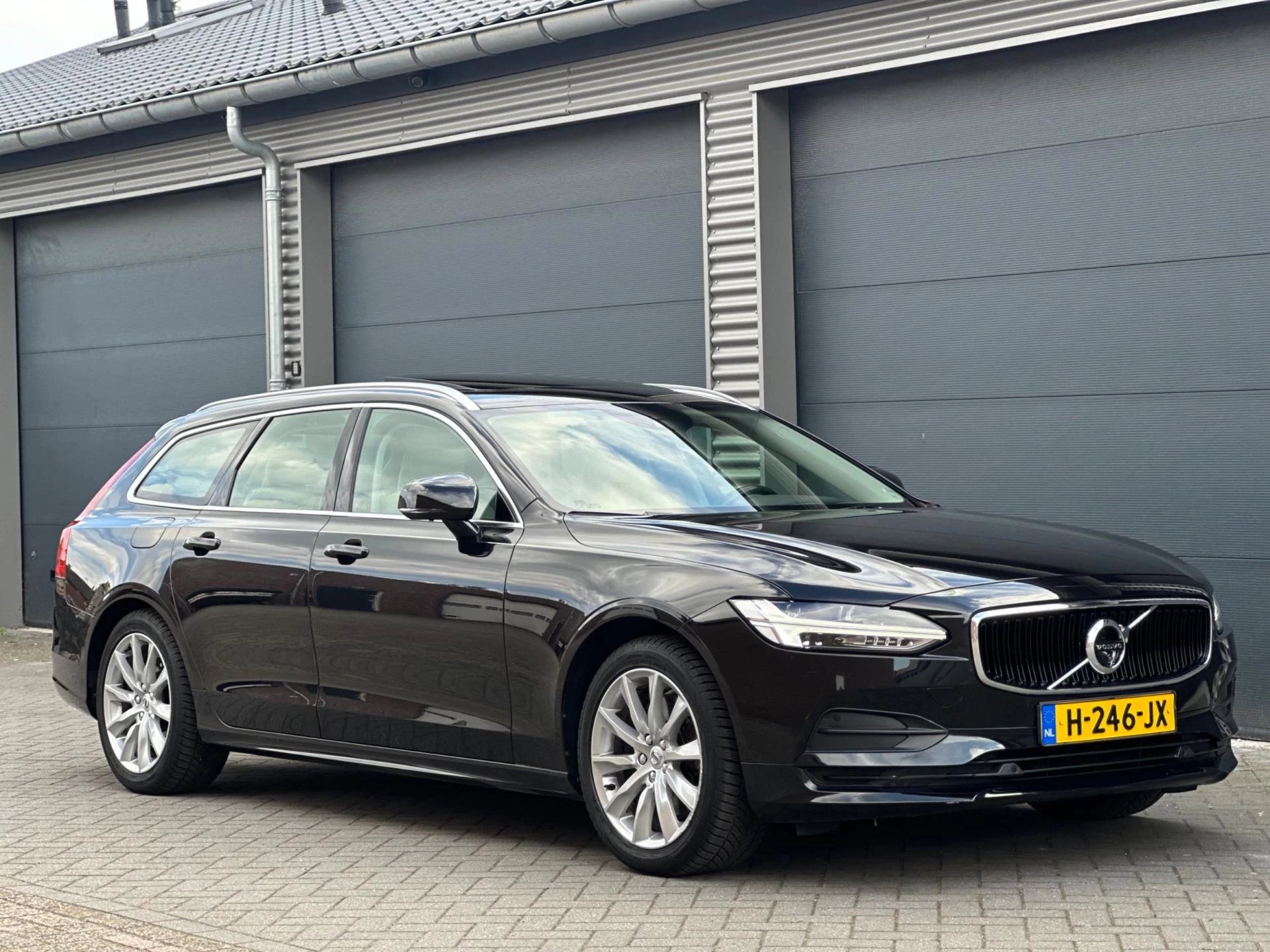 Hoofdafbeelding Volvo V90