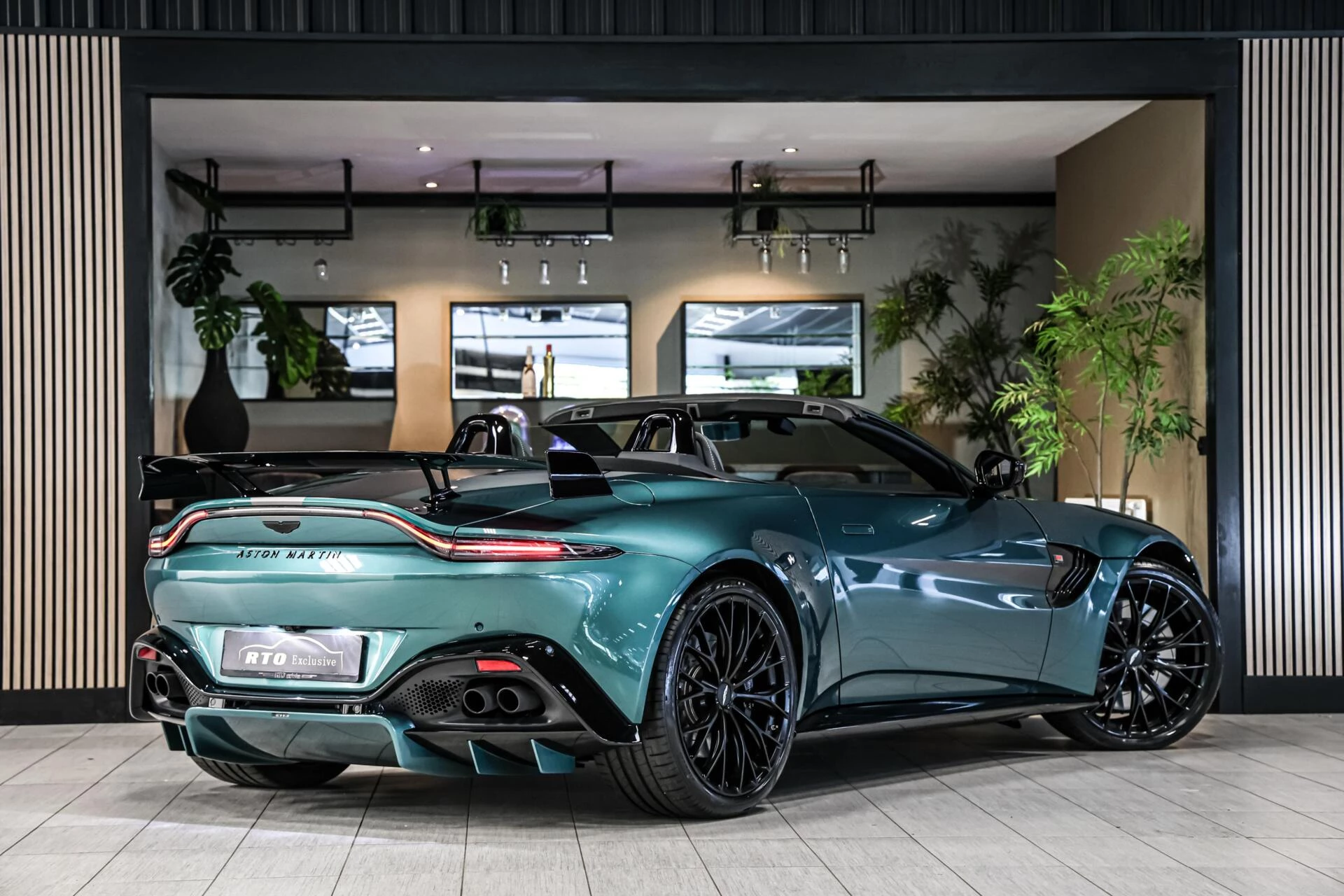 Hoofdafbeelding Aston Martin V8 Vantage