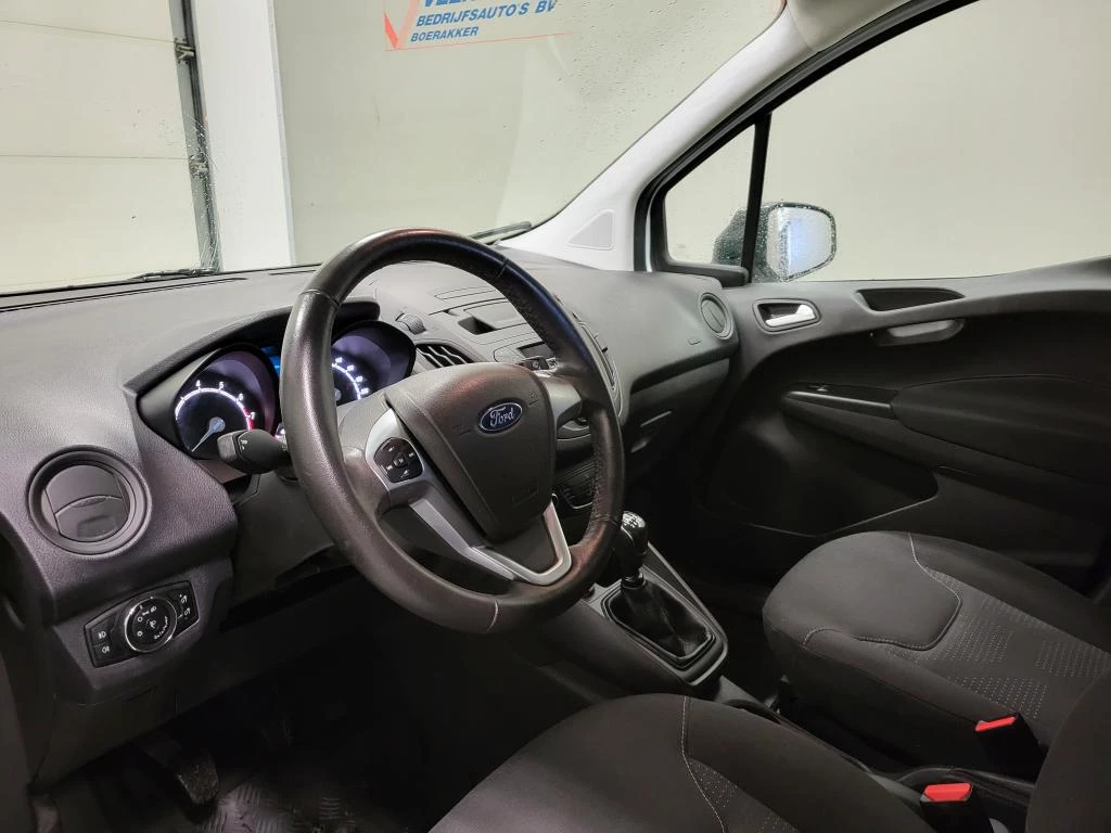 Hoofdafbeelding Ford Transit Courier