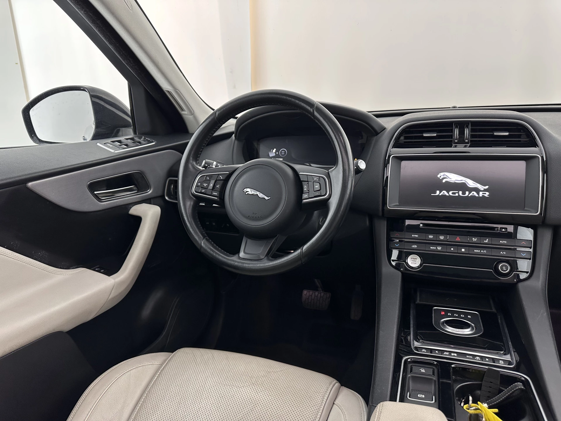 Hoofdafbeelding Jaguar F-PACE
