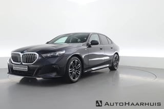 BMW 5 Serie 520i M Sportpakket | Nieuw model! | | HUD | 360cam | Adapt. Cruise | Stoelvent. | Carbon int. | Keyless