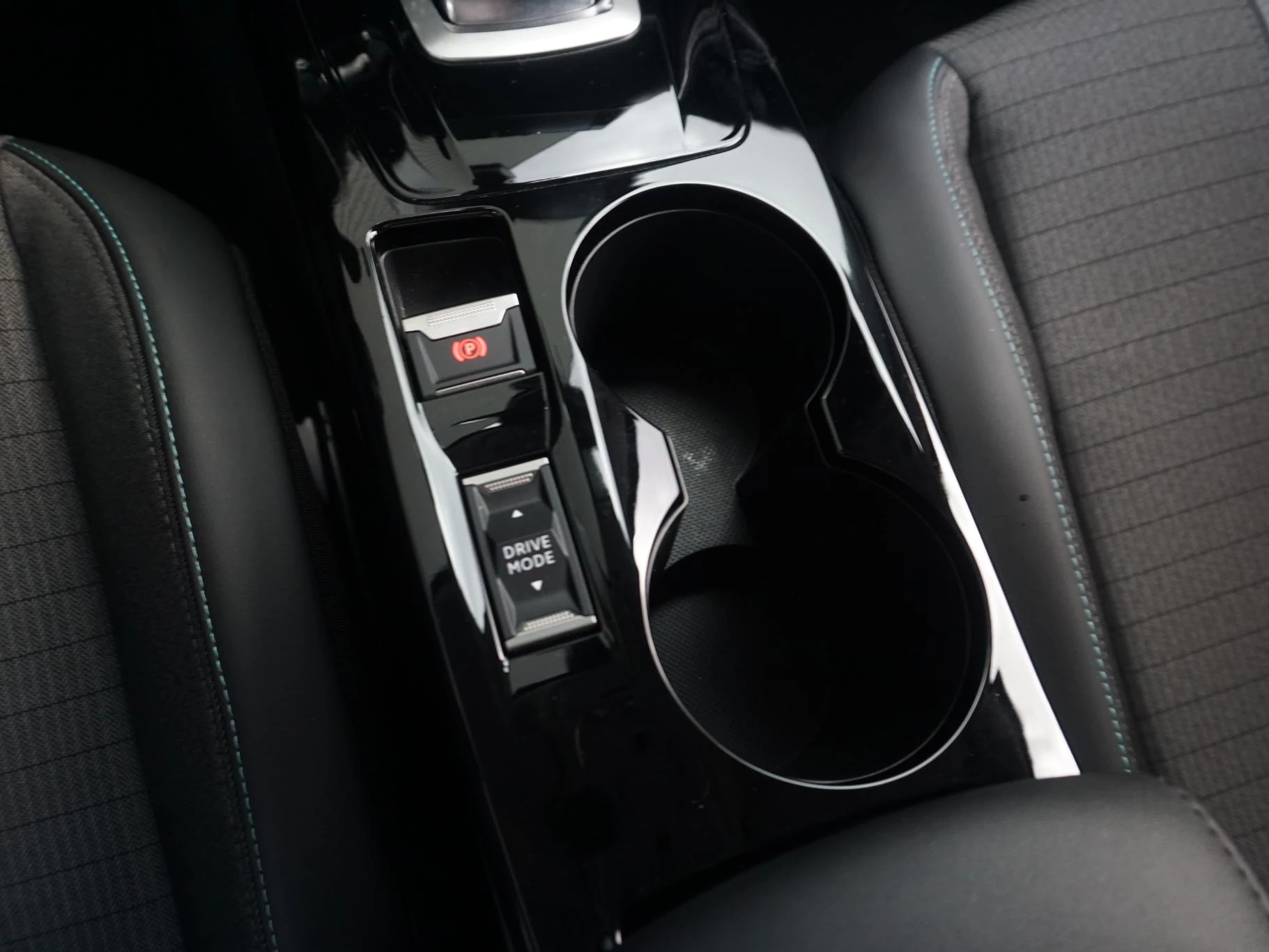 Hoofdafbeelding Peugeot e-2008