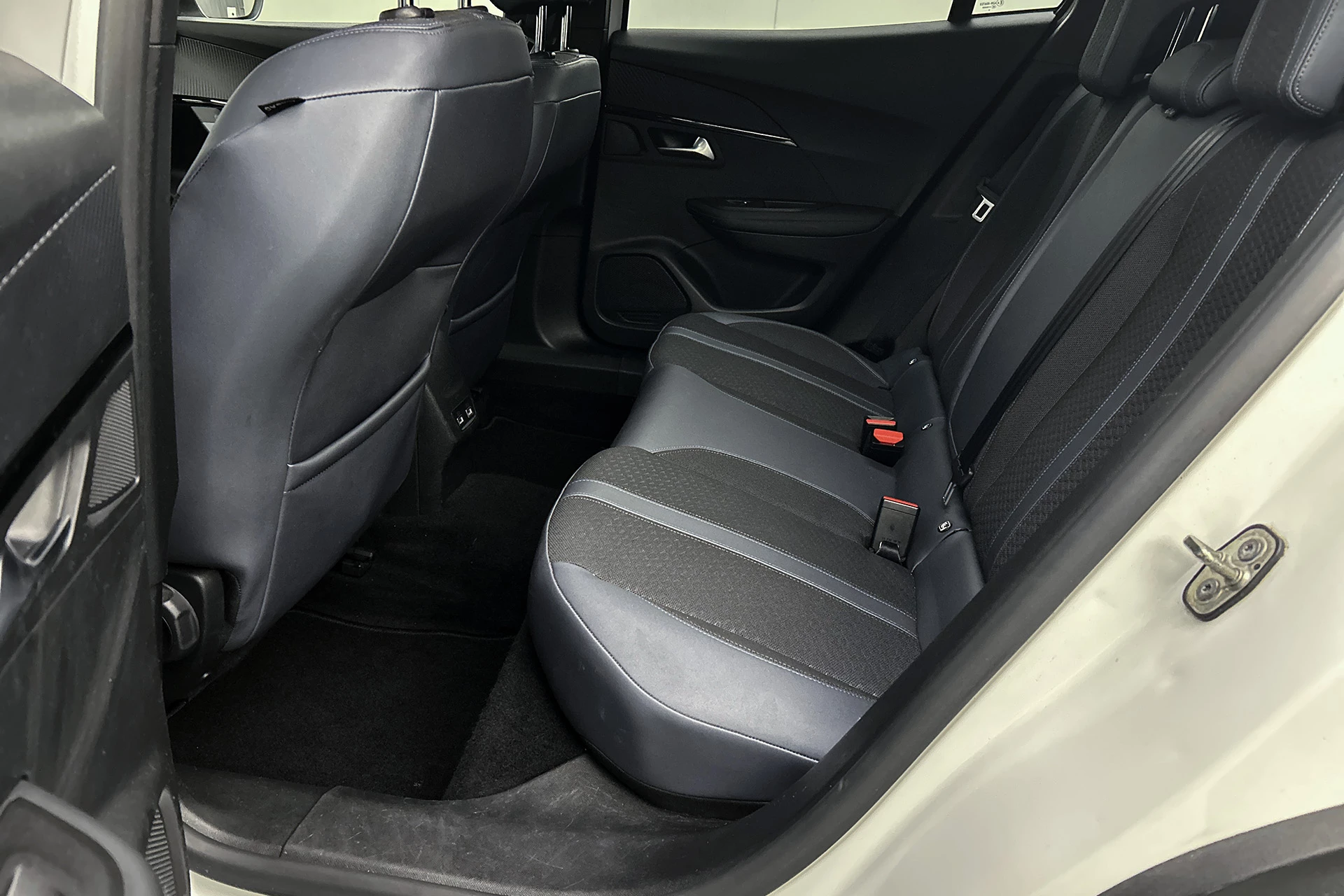 Hoofdafbeelding Peugeot e-2008