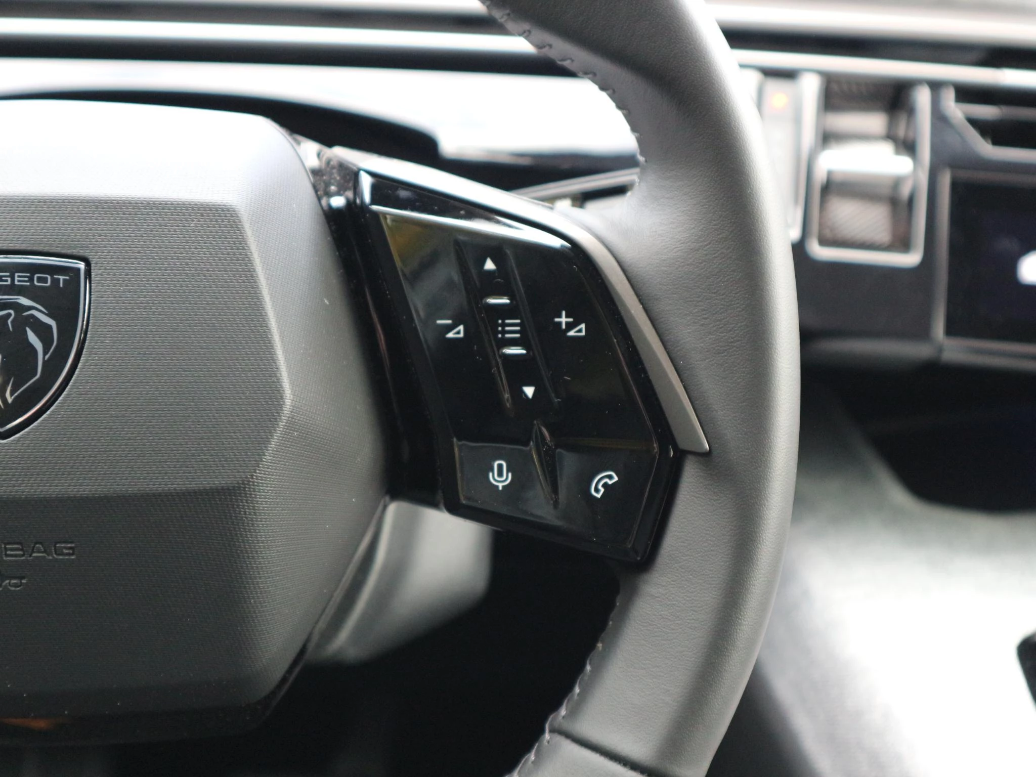 Hoofdafbeelding Peugeot e-3008