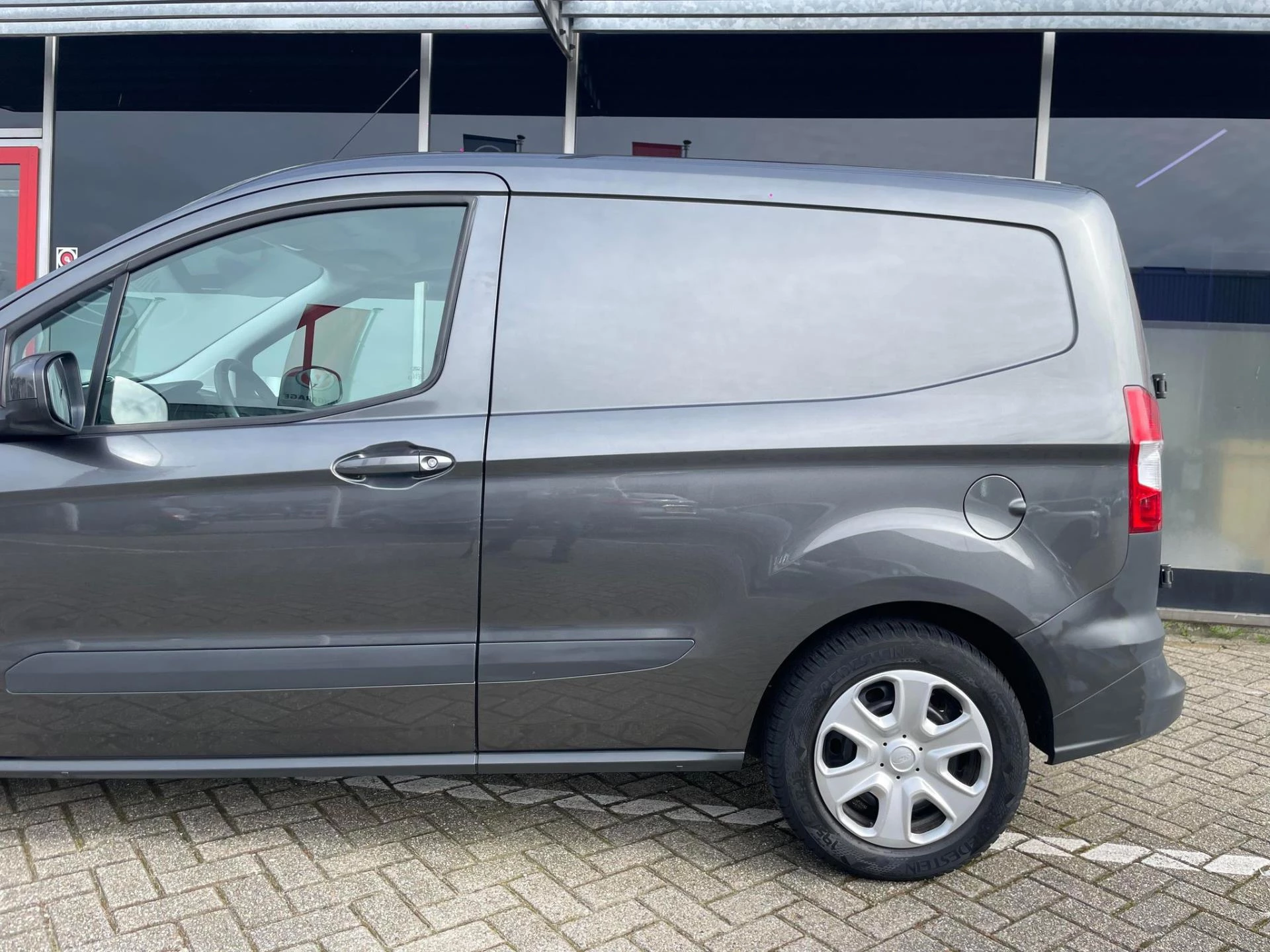 Hoofdafbeelding Ford Transit Courier