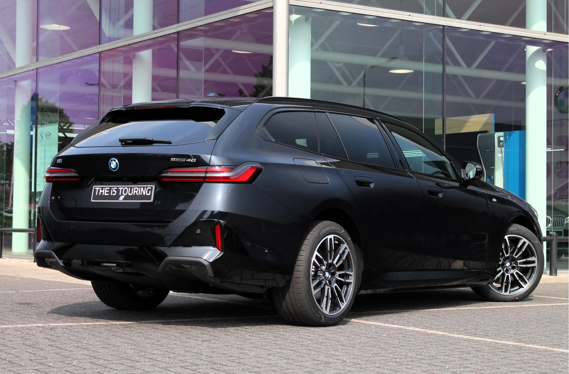 Hoofdafbeelding BMW i5