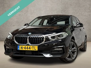 BMW 1 Serie 118i Sportline Automaat (APPLE CARPLAY, DEALER ONDERHOUDEN, GROOT NAVI, LEDER, CAMERA, STOELVERWARMING, SPORTSTOELEN, LANE ASSIST, NIEUWE APK, NIEUWSTAAT)