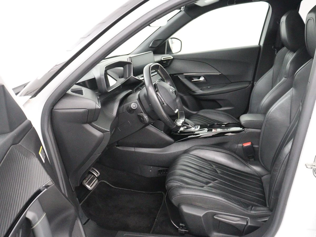 Hoofdafbeelding Peugeot e-2008