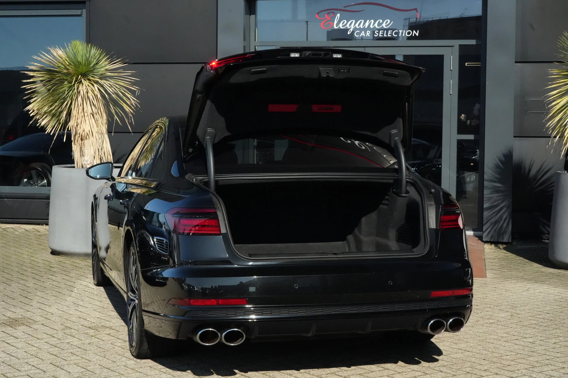 Hoofdafbeelding Audi S8