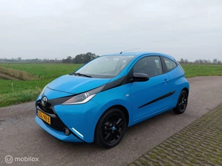 Toyota Aygo 1.0 VVT-i x-cite black & blue  1eig Top auto